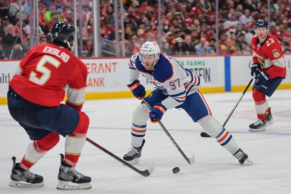 Edmonton Oilers stále zvažují prodloužení smlouvy s Connorem McDavidem